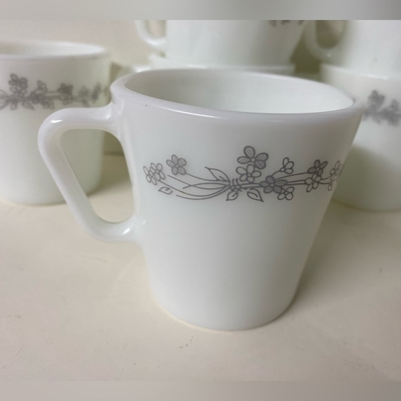 Set of 6 vintage Pyrex “Ribbon Bouquet” D-handled coffee mugs - Picture 2 of 6